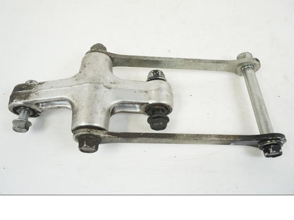 Extrabild1 på Stötdämparlänkage från en Suzuki GSX 600 F -1998 motorcykel.