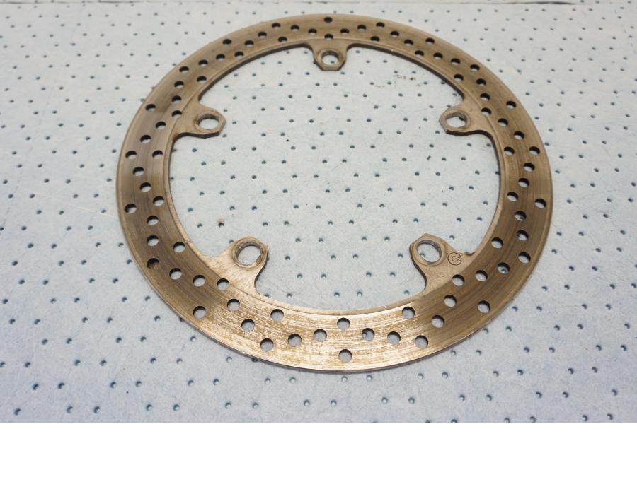 Framsidan på Bromsskiva från en BMW F 800 ST -2007 motorcykel.