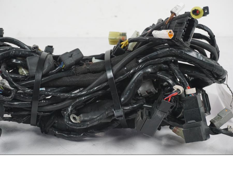 Snett nerifrån på Kabelstam från en MV Agusta Dragster -2014 motorcykel.