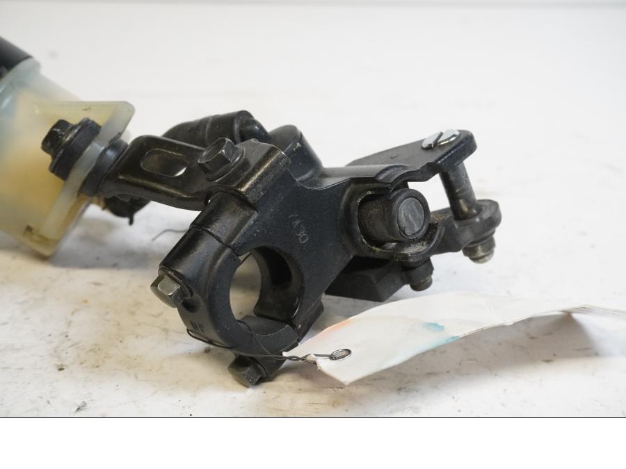 Höger sida på Bromshuvudcylinder från en Honda VTR 1000 F -1997 motorcykel.