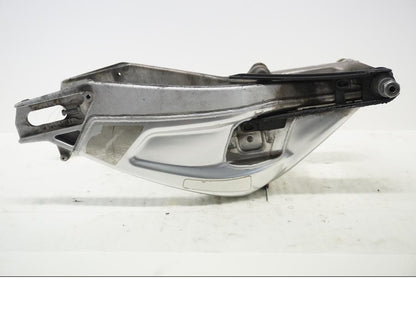 Höger sida på Sving från en BMW S 1000 RR -2010 motorcykel.