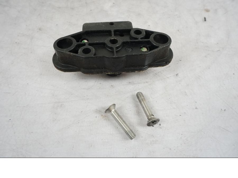 Höger sida på Sadellåsmekanism från en BMW R 850 R -2004 motorcykel.