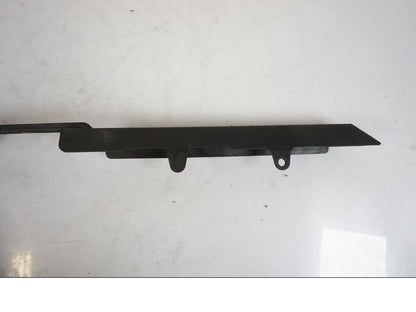 Snett nerifrån på Kedjeskydd från en BMW S 1000 XR -2019 motorcykel.