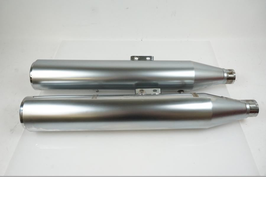 Framsidan på Ljuddämpare från en H-D Fat Boy -2018 motorcykel.