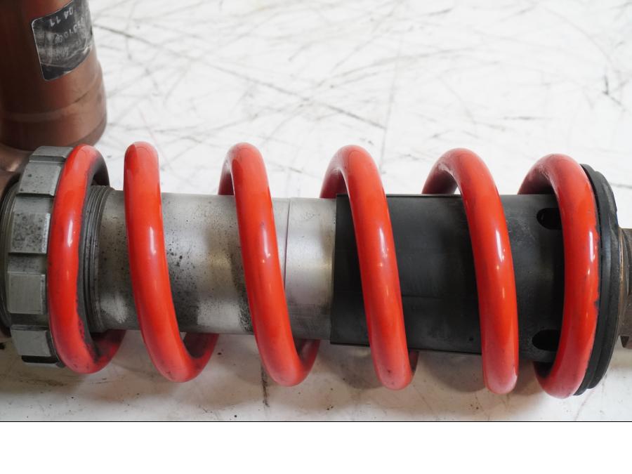 Höger sida på Stötdämpare från en BMW S 1000 RR -2011 motorcykel.