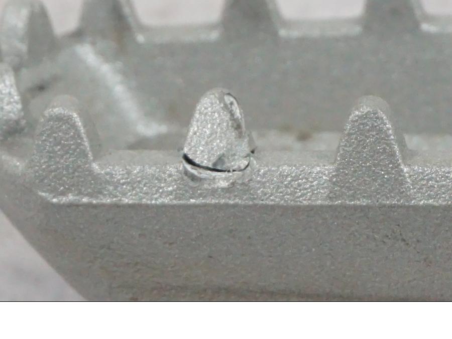 Vänster sida på Fotpinne från en Ducati Multistrada V4 -2024 motorcykel.