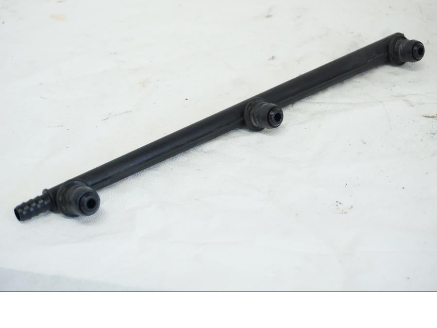 Framsidan på Fuel Rail från en BMW K 1600 -2015 motorcykel.