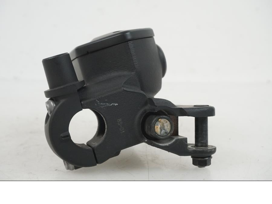 Snett uppifrån på Bromshuvudcylinder från en BMW F 750 GS -2019 motorcykel.