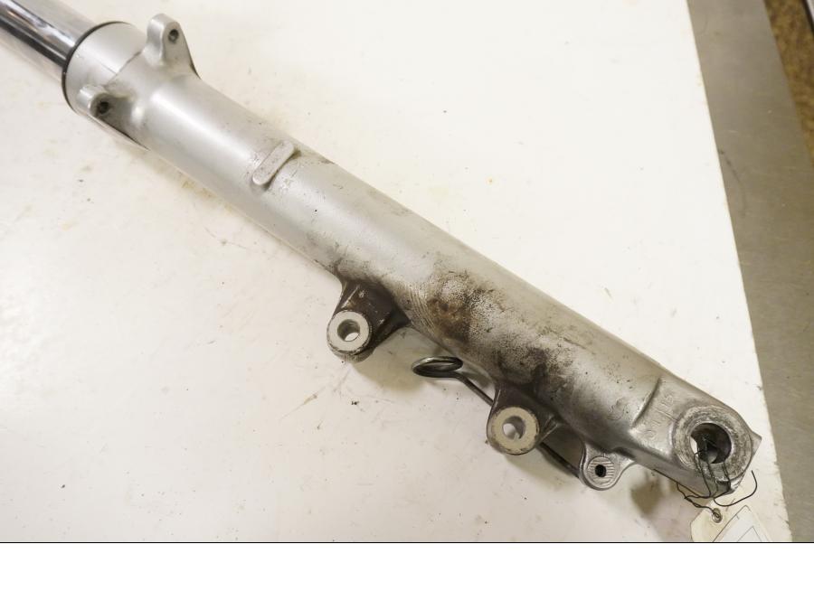 Snett uppifrån på Gaffelben från en Suzuki GSX 1100 F -1991 motorcykel.