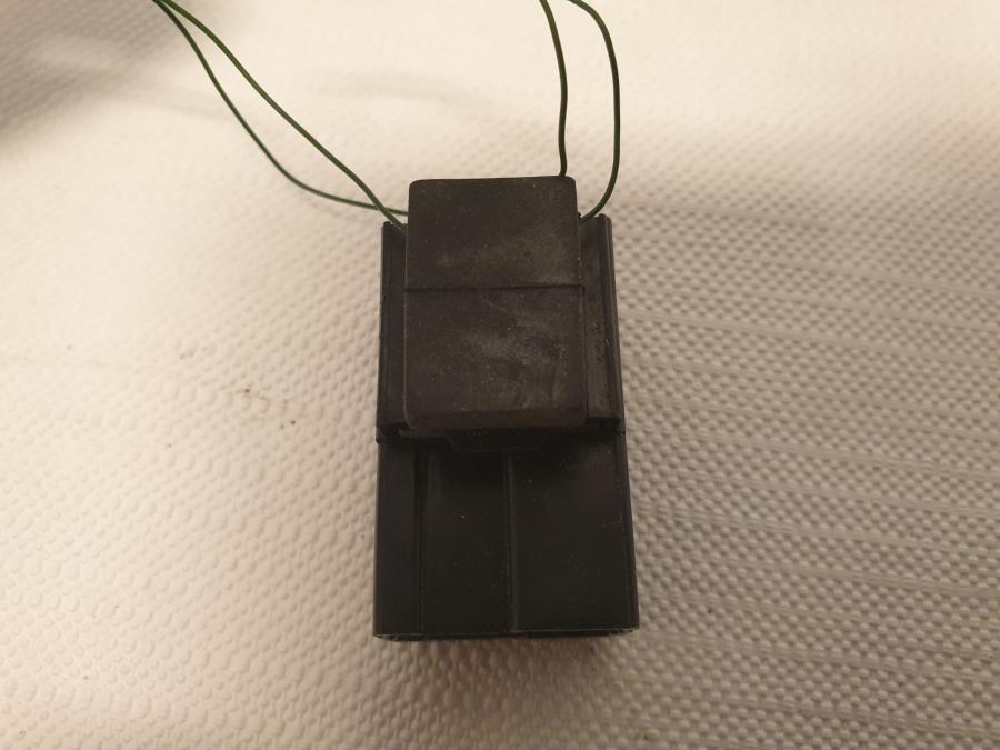 Vänster sida på Relä från en Yamaha FZ1-SA -2008 motorcykel.