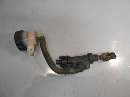 Baksidan på Bromshuvudcylinder från en Yamaha FZS 1000 -2002 motorcykel.