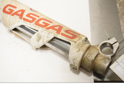 Baksidan på Gaffelben från en Gasgas CG 250 -2013 motorcykel.