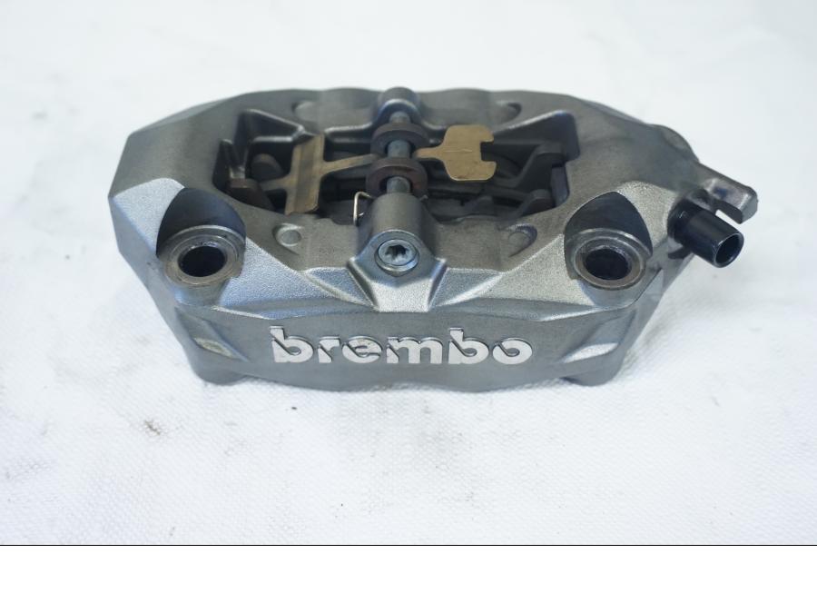 Baksidan på Bromsok från en Ducati 899 Panigale -2015 motorcykel.