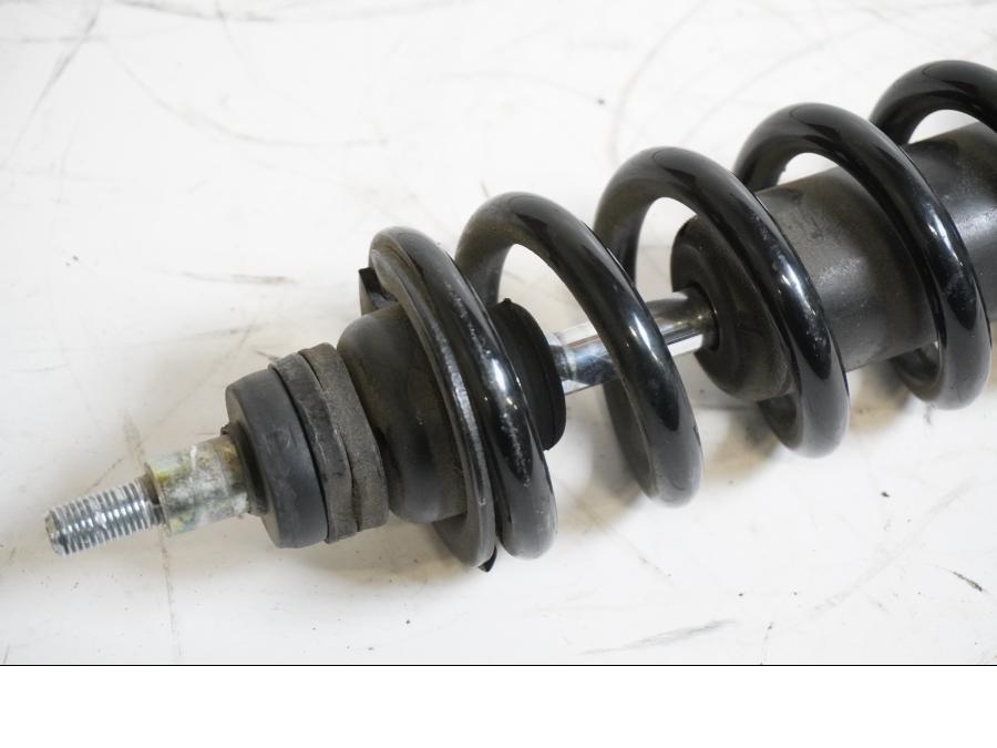 Baksidan på Stötdämpare från en BMW K 1200 LT -2004 motorcykel.