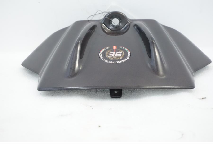 Höger sida på Bensintankskåpa från en Aprilia RSV 1000 -2010 motorcykel.