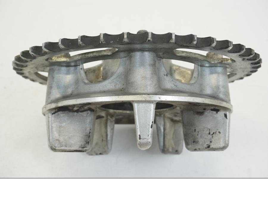 Snett uppifrån på Drevfäste från en Triumph TT 600 -2002 motorcykel.