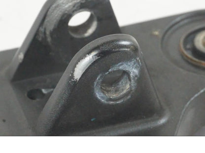 Snett nerifrån på Fotpinnefäste från en Yamaha MT-07 -2019 motorcykel.