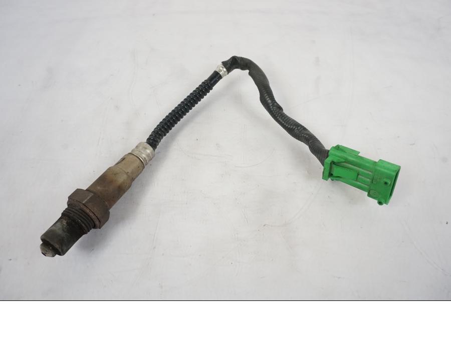 Framsidan på Lambdasond från en KTM 125 Duke -2017 motorcykel.