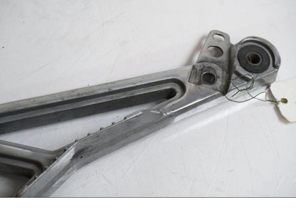 Vänster sida på Fotpinnefäste från en Yamaha FJ 1200 -1989 motorcykel.