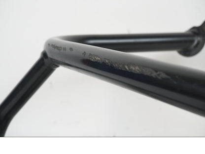 Snett nerifrån på Motorskyddsbåge från en H-D Adventure Pan America Special RA1250S -2021 motorcykel.