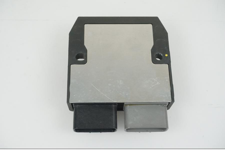 Baksidan på Likriktare från en BMW R 1250 GS -2023 motorcykel.