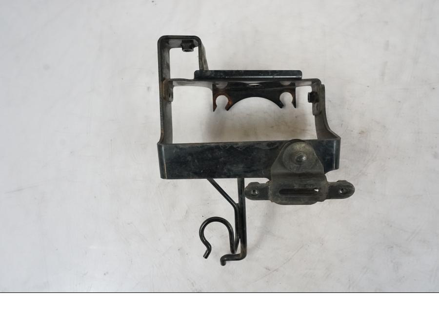 Snett nerifrån på ABS Låda från en Kawasaki ER-6F -2010 motorcykel.