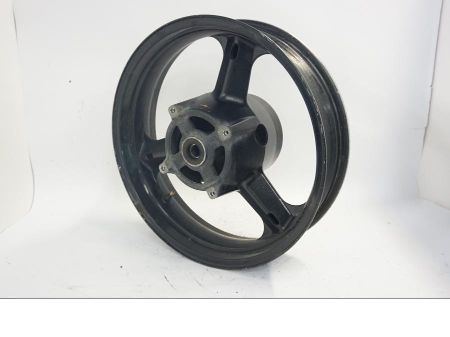 Baksidan på Fälg från en Suzuki DL 1000 -2003 motorcykel.