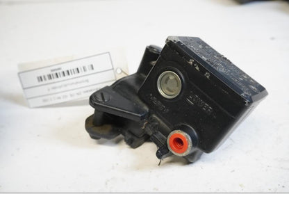 Framsidan på Bromshuvudcylinder från en Kawasaki ZR-7 -2002 motorcykel.