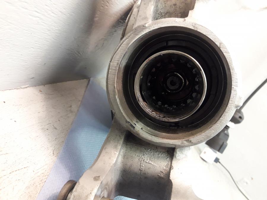 Baksidan på Slutväxel från en Kawasaki GTR 1400 -2012 motorcykel.