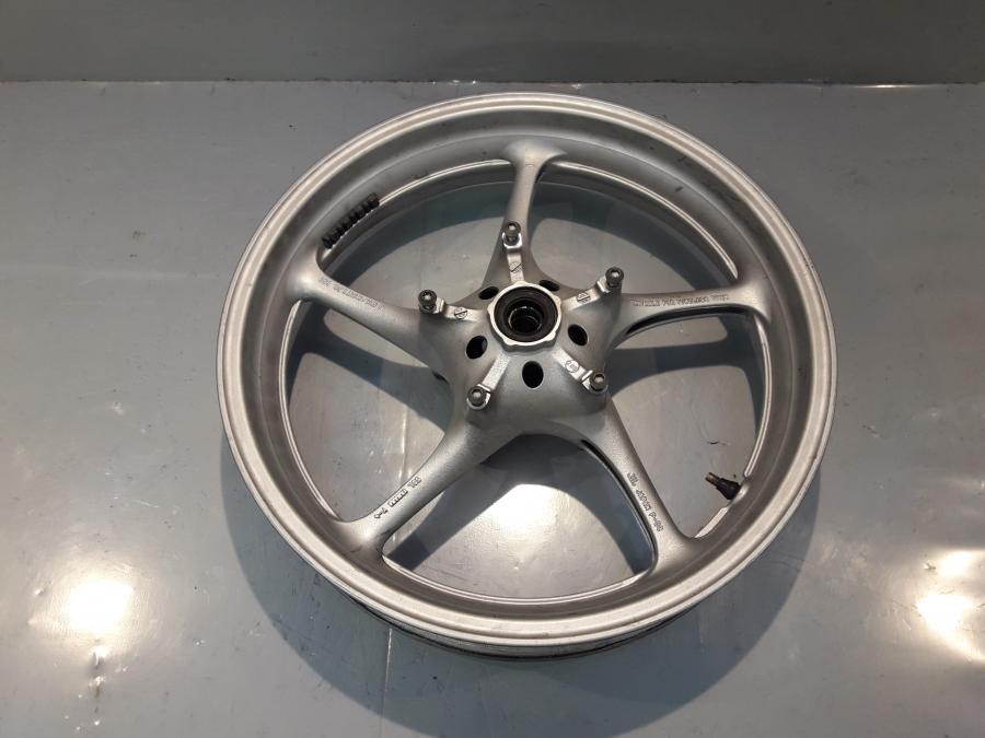 Framsidan på Fälg från en Yamaha FZ-6 -2004 motorcykel.