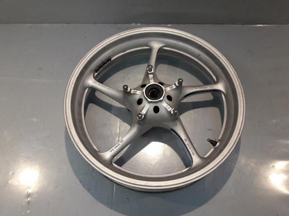 Framsidan på Fälg från en Yamaha FZ-6 -2004 motorcykel.