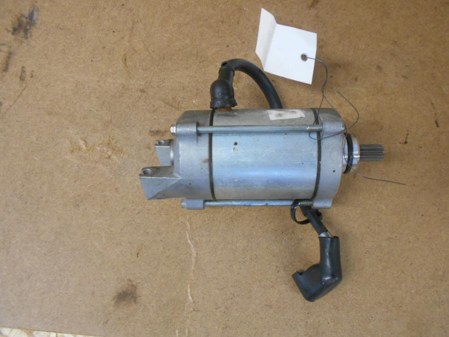 Höger sida på Startmotor från en Honda VT 1100 C -1995 motorcykel.