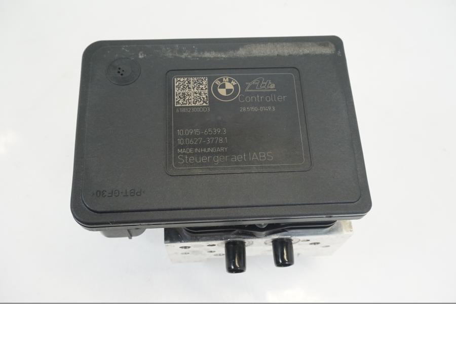 Baksidan på ABS Modulator från en BMW S 1000 XR -2019 motorcykel.