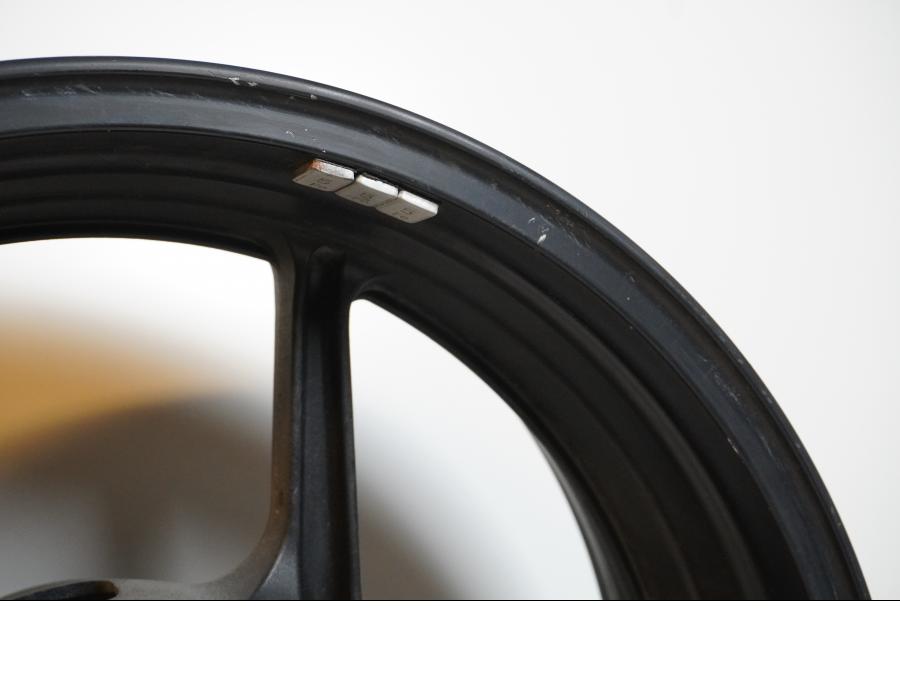 Extrabild4 på Fälg från en Kawasaki Z 750 -2009 motorcykel.