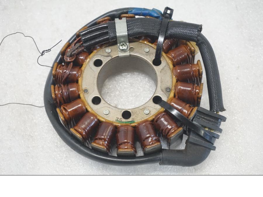 Framsidan på Generator från en Honda CBR 1100 XX -1998 motorcykel.