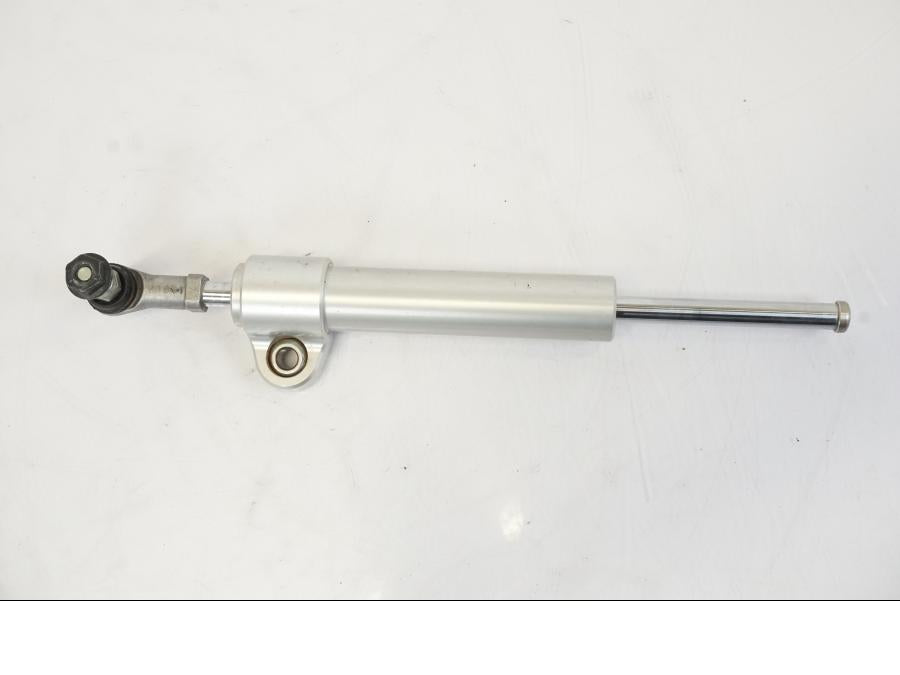 Snett nerifrån på Styrdämpare från en BMW S 1000 XR -2019 motorcykel.