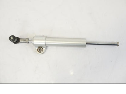 Snett nerifrån på Styrdämpare från en BMW S 1000 XR -2019 motorcykel.