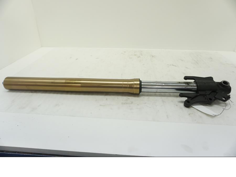 Baksidan på Gaffelben från en Triumph Tiger Explorer -2012 motorcykel.