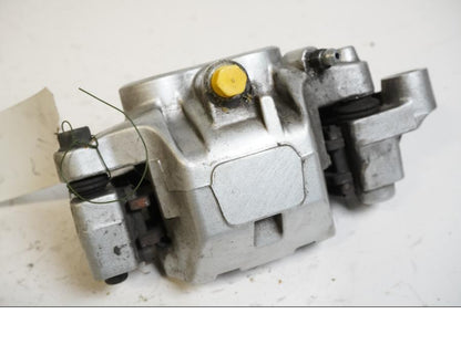 Baksidan på Bromsok från en Yamaha XVS 1100 -1999 motorcykel.