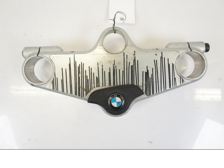 Baksidan på Gaffelkrona från en BMW R 1150 RS -2003 motorcykel.