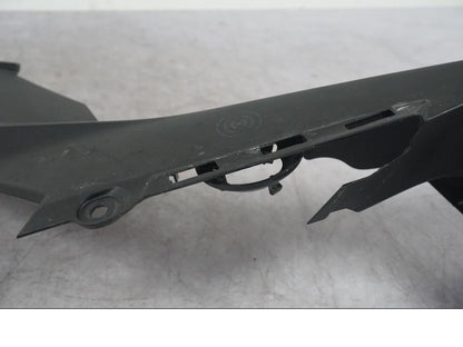 Vänster sida på Sidkåpa från en KTM 1290 Super Duke R -2022 motorcykel.