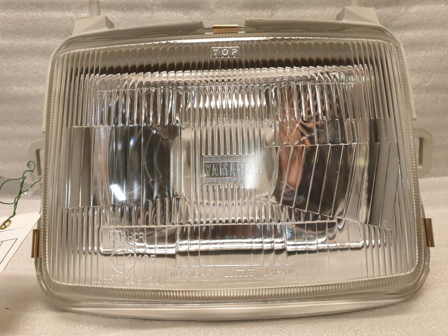 Framsidan på Strålkastare från en Yamaha FJ 1200 -1989 motorcykel.