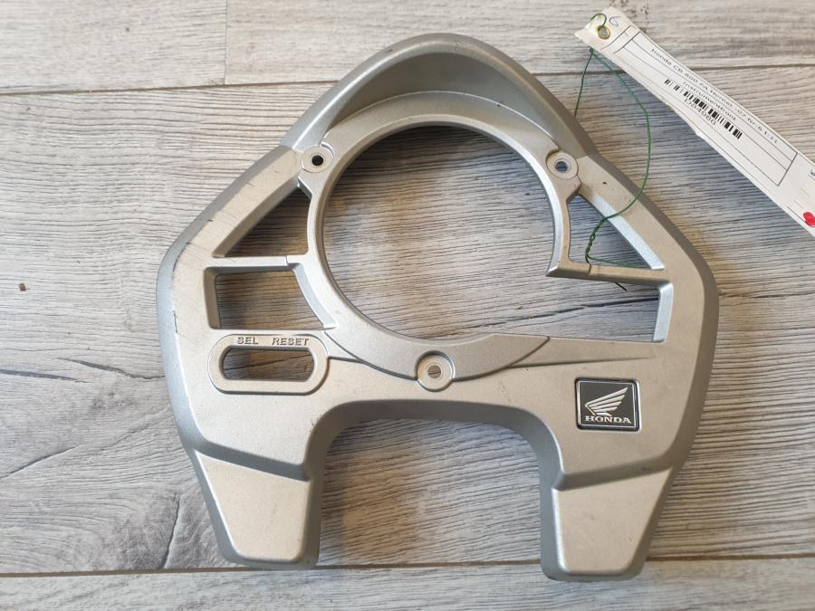 Framsidan på Instrumentfront från en Honda CB 600 Hornet -2007 motorcykel.