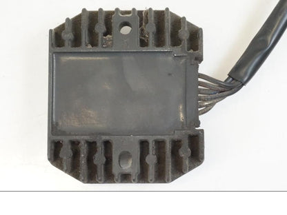 Snett uppifrån på Likriktare från en Kawasaki VN 800 -2000 motorcykel.