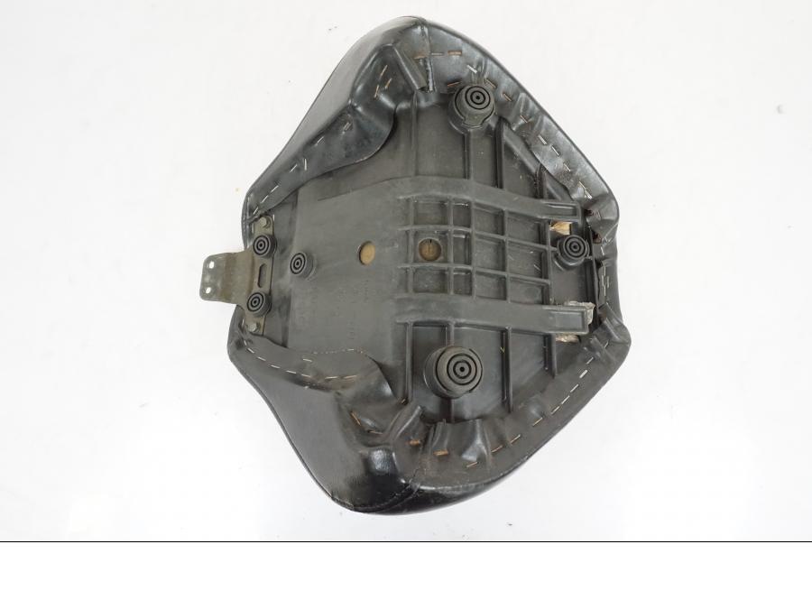 Extrabild2 på Sadel från en Yamaha XVS 1100 -2000 motorcykel.