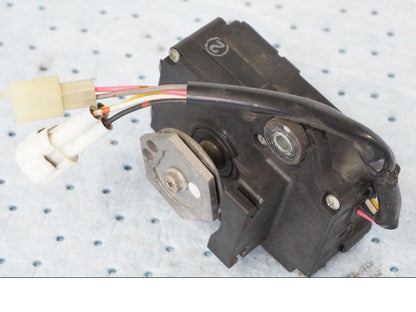 Höger sida på Avgasspjällmotor från en Suzuki GSX-R 1000 -2008 motorcykel.