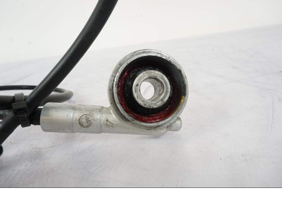 Höger sida på Hastighetsdrivning från en Honda CBR 125 R -2006 motorcykel.