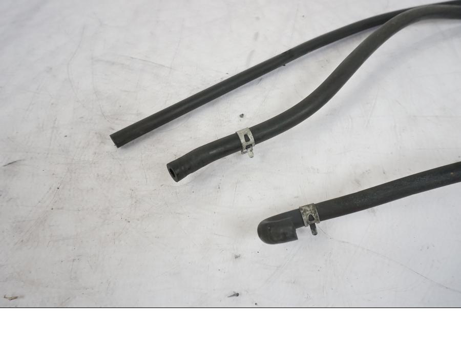 Snett uppifrån på Vattenkyl Slang Set från en Suzuki GSX-R 1000 -2005 motorcykel.