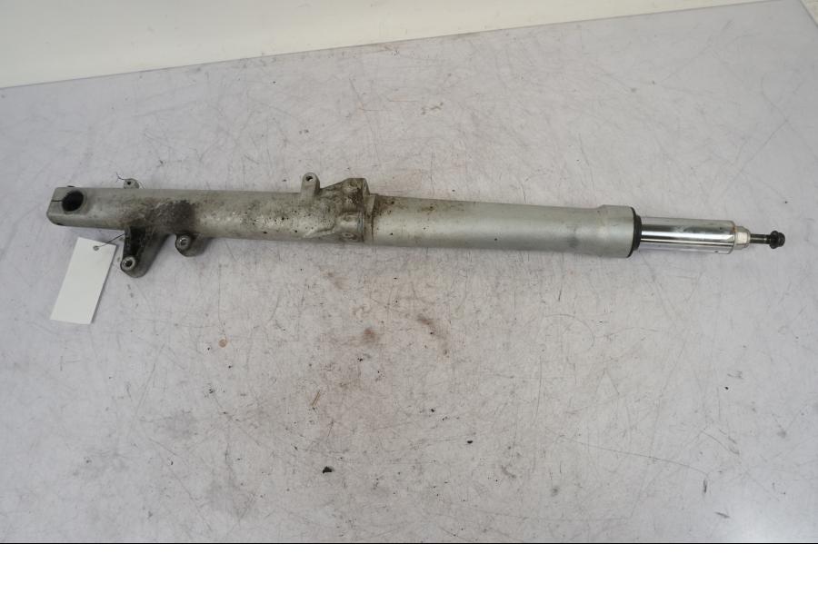 Framsidan på Gaffelben från en BMW R 850 R -2004 motorcykel.