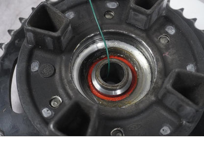 Vänster sida på Drevfäste från en Kawasaki ZX-10R -2008 motorcykel.